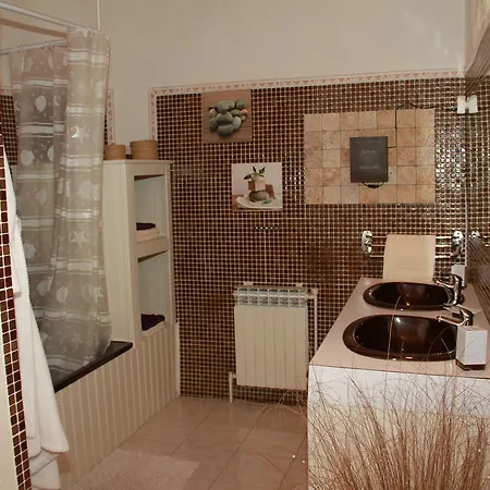 Alojamento de Acomodação e Pequeno-almoço Chambres d'hôtes familiales proche de Carcassonne 3*